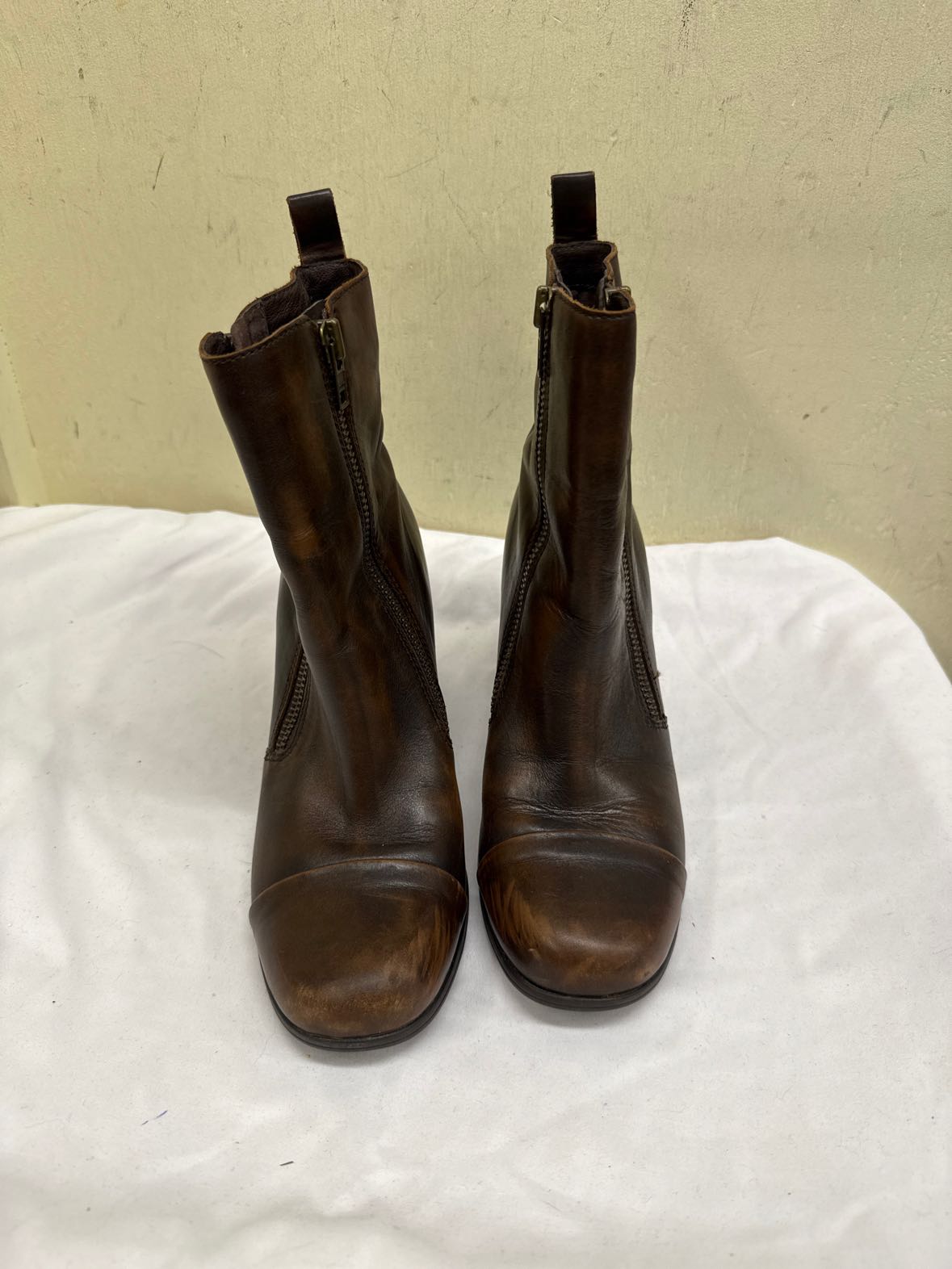 Born Women's Size 9 Brown Leather Boots Shoes