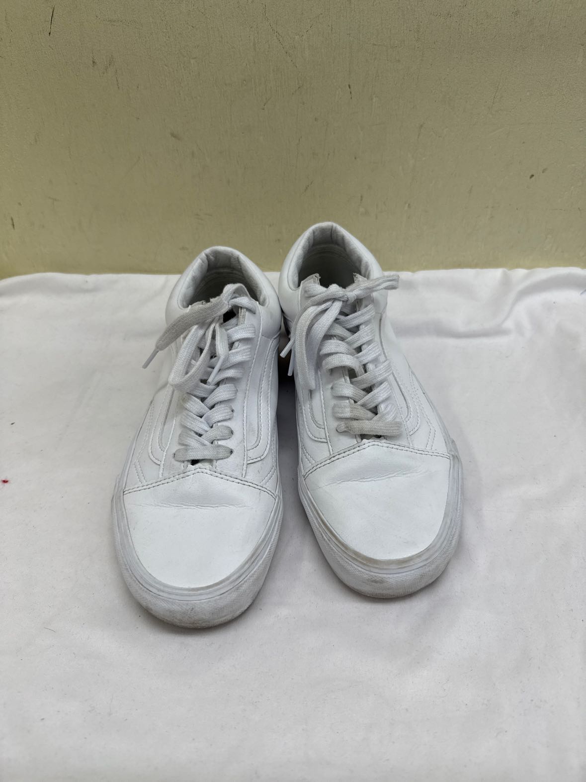 Vans Men's Size 9 White Sneakers Shoes