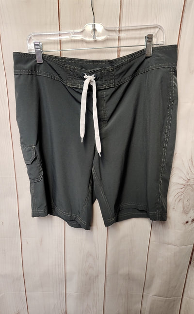 Kanu Women's Size 12 Gray Shorts