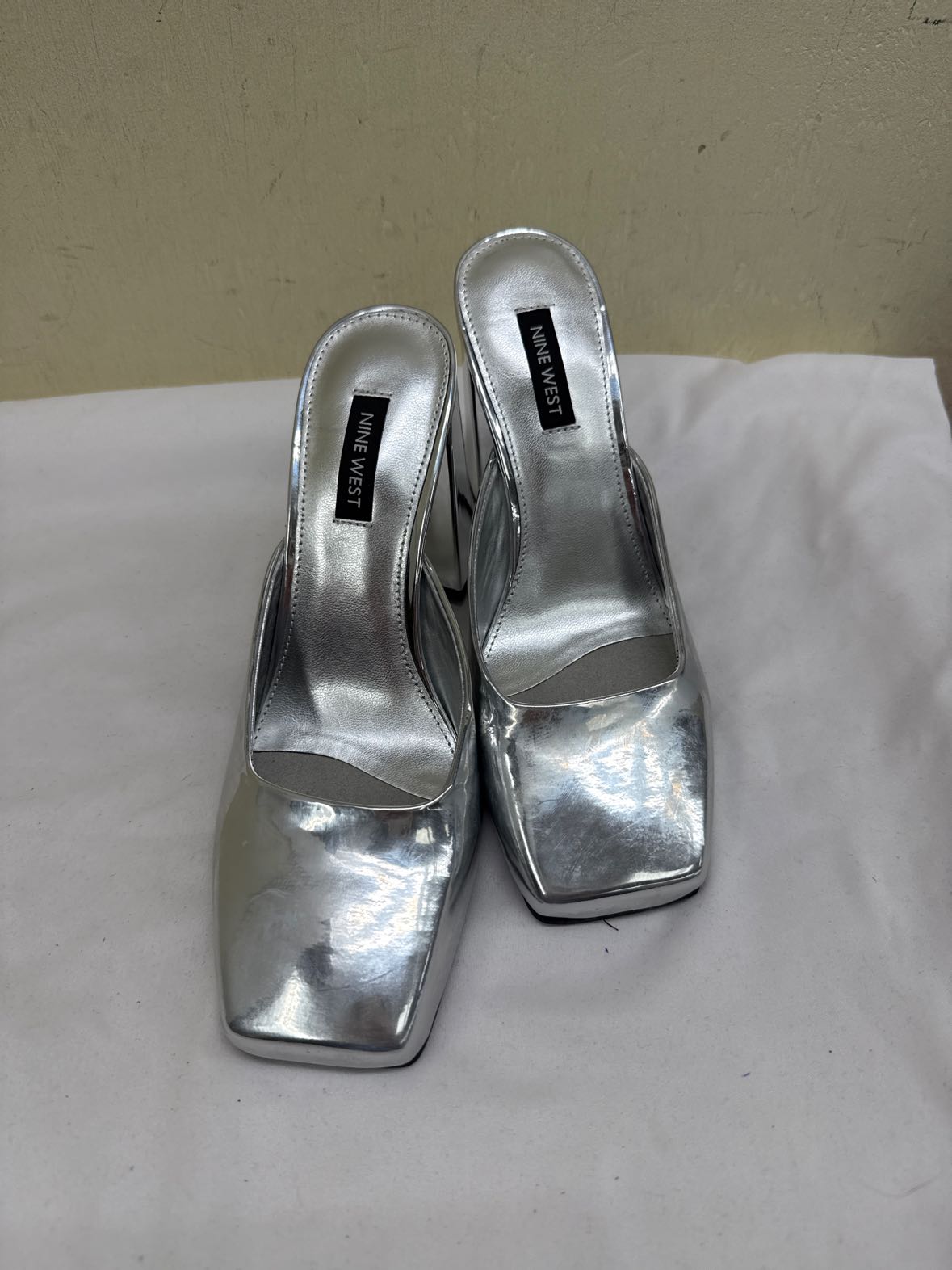 Nine West Women's Size 7-1/2 Silver Pumps Shoes