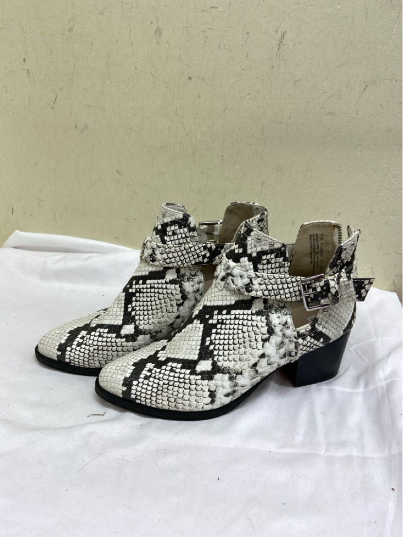BP Women's Size 7-1/2 Black & White Snakeskin Boots