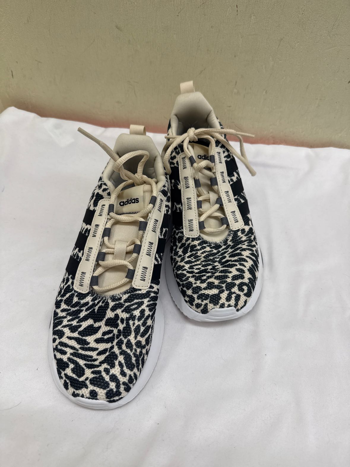 Adidas Women's Size 5-1/2 leopard print Sneakers Shoes
