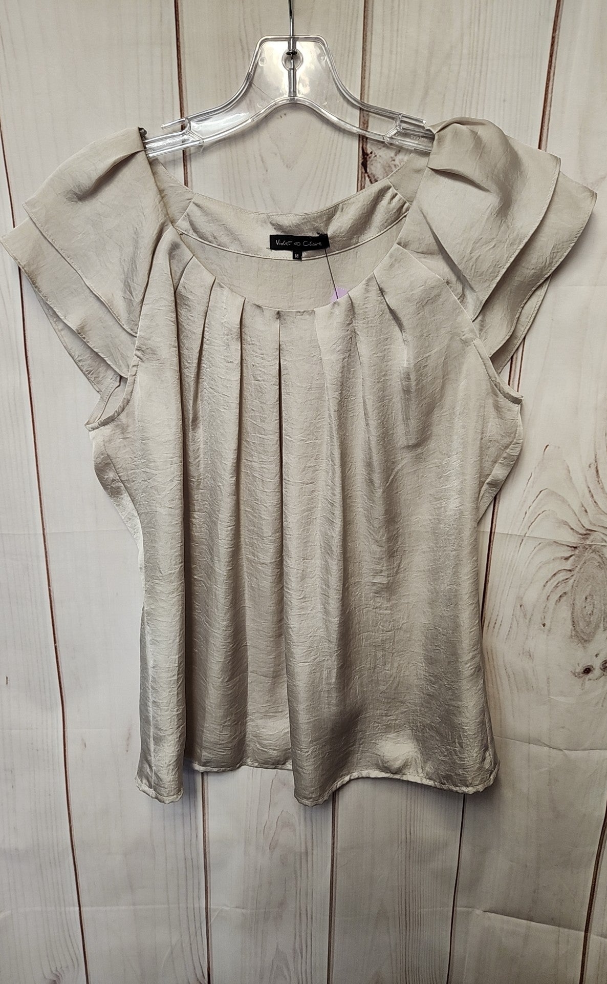 Violet & Claire Women's Size M Beige Short Sleeve Top