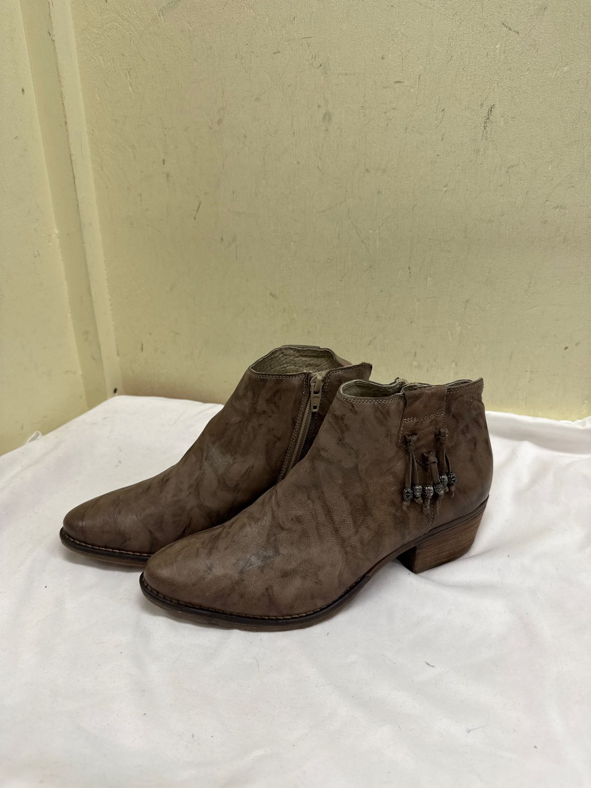 White Mountain Women's Size 39 = 8-1/2 Brown Boots Shoes