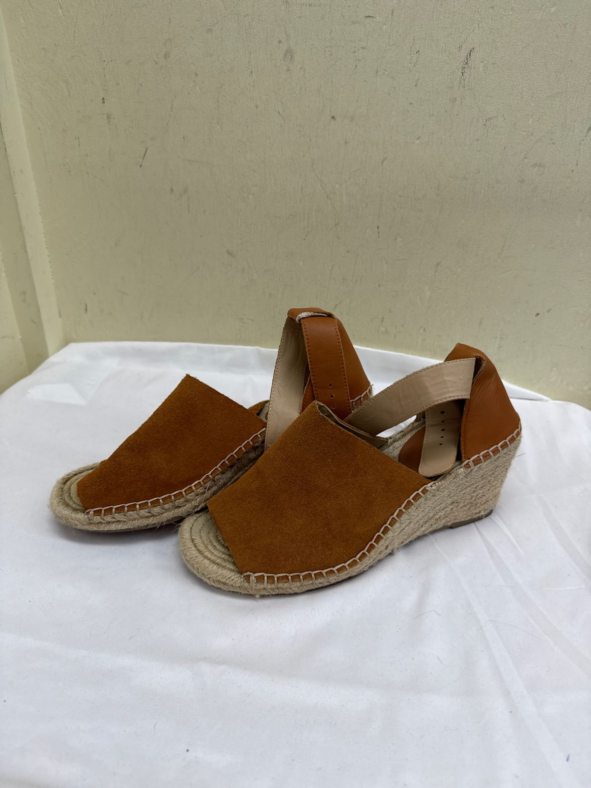 Gap Women's Size 8 Brown Sandals