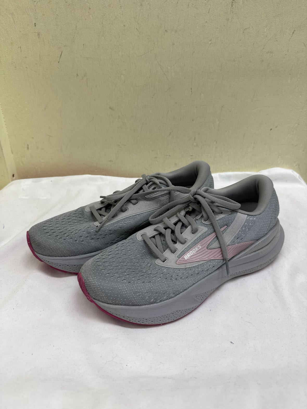 Brooks Women's Size 9-1/2 Gray Sneakers Shoes