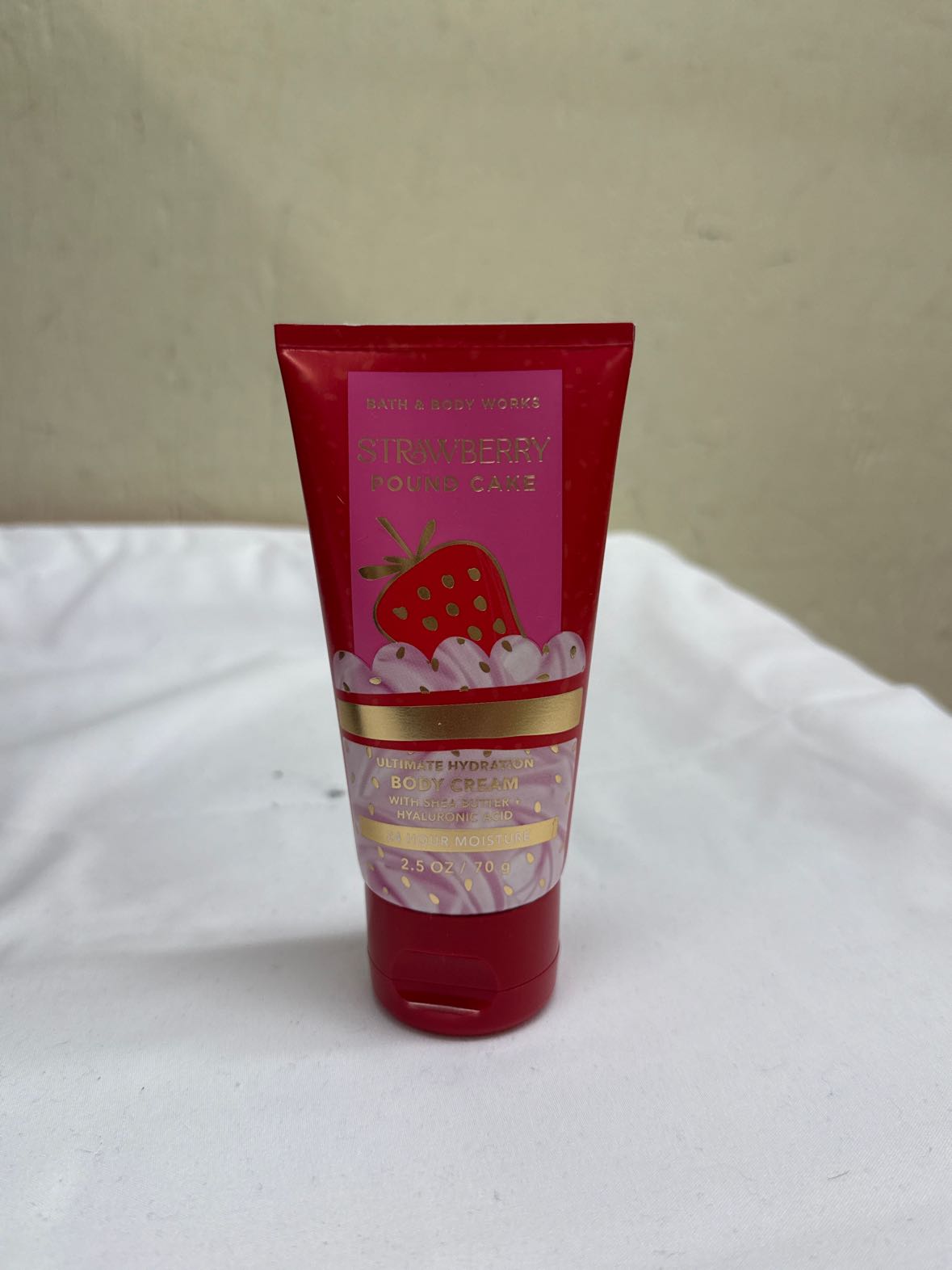 Bath & Body Works Strawberry Pound Cake Body Cream 2.5oz Cosmetic