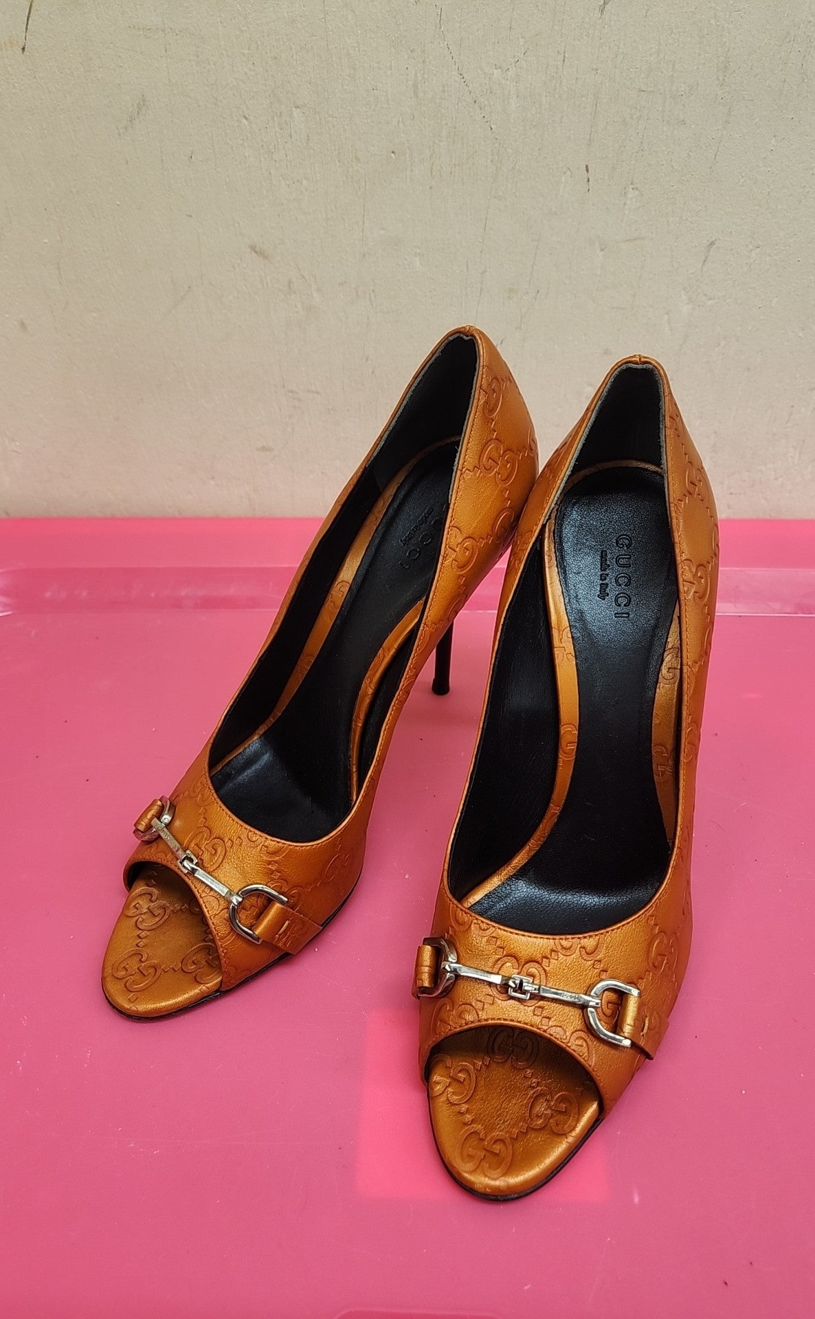 Gucci Women's Size 39 = 8-1/2 Orange Sandals