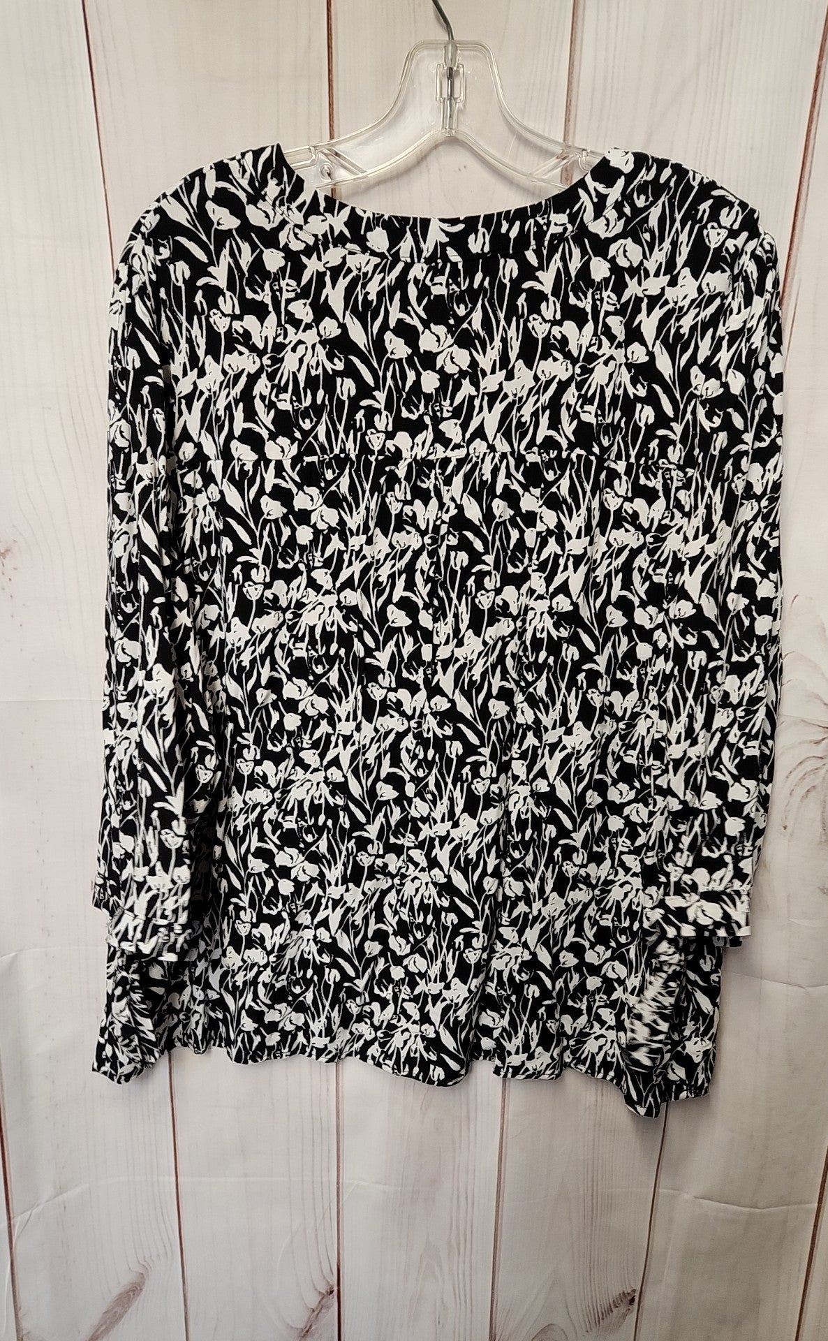 Jones & Co Women's Size 1X Black Floral 3/4 Sleeve Top