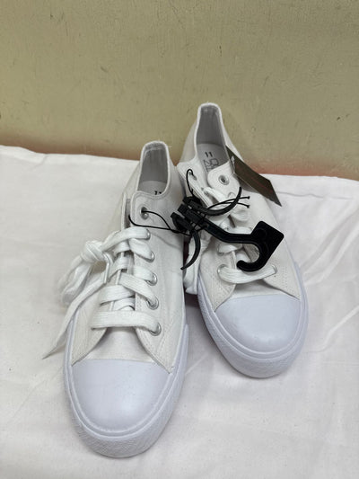 NWT No Boundaries Women's Size 11 White Sneakers
