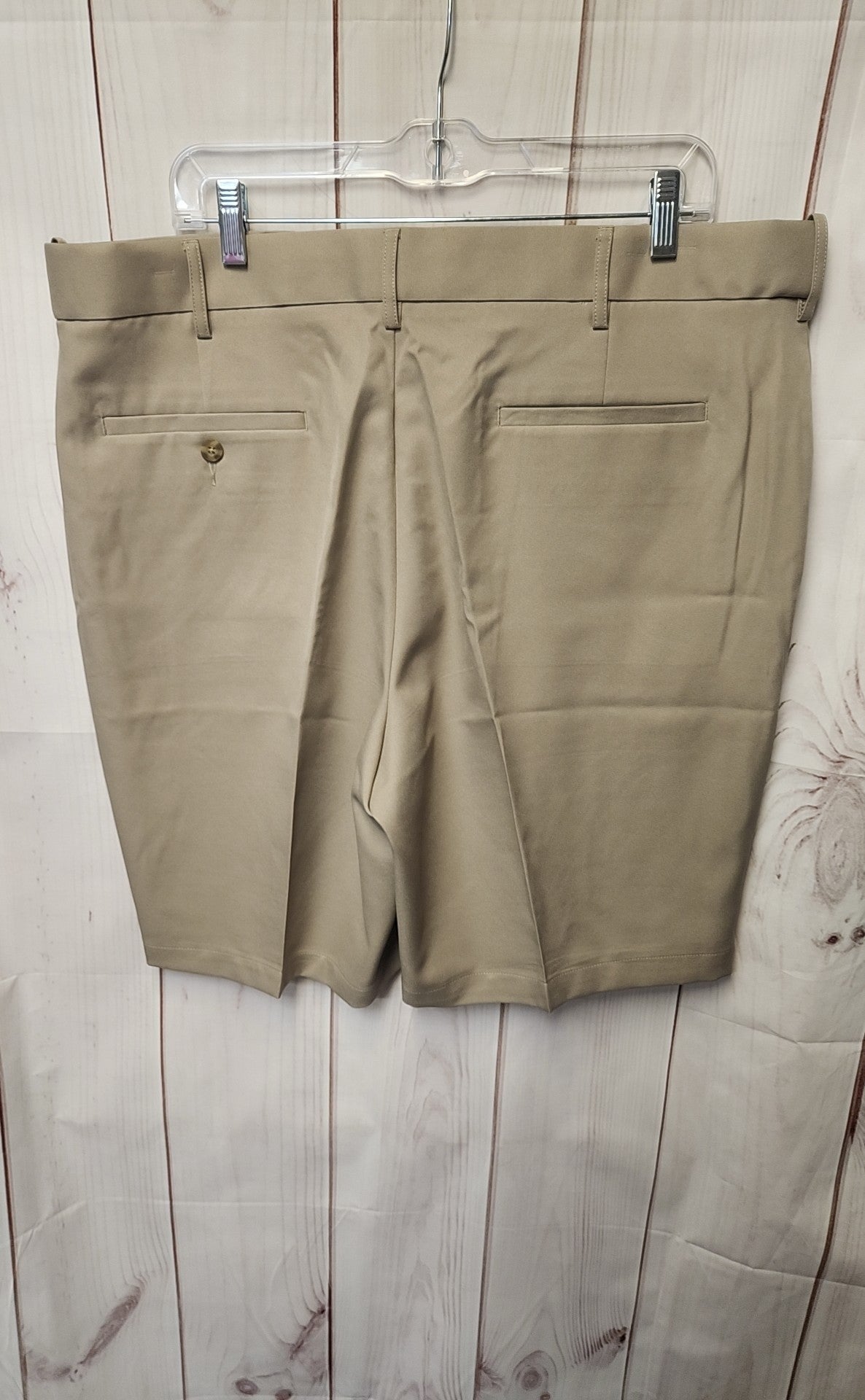 PGA Men's Size 40 Beige Shorts
