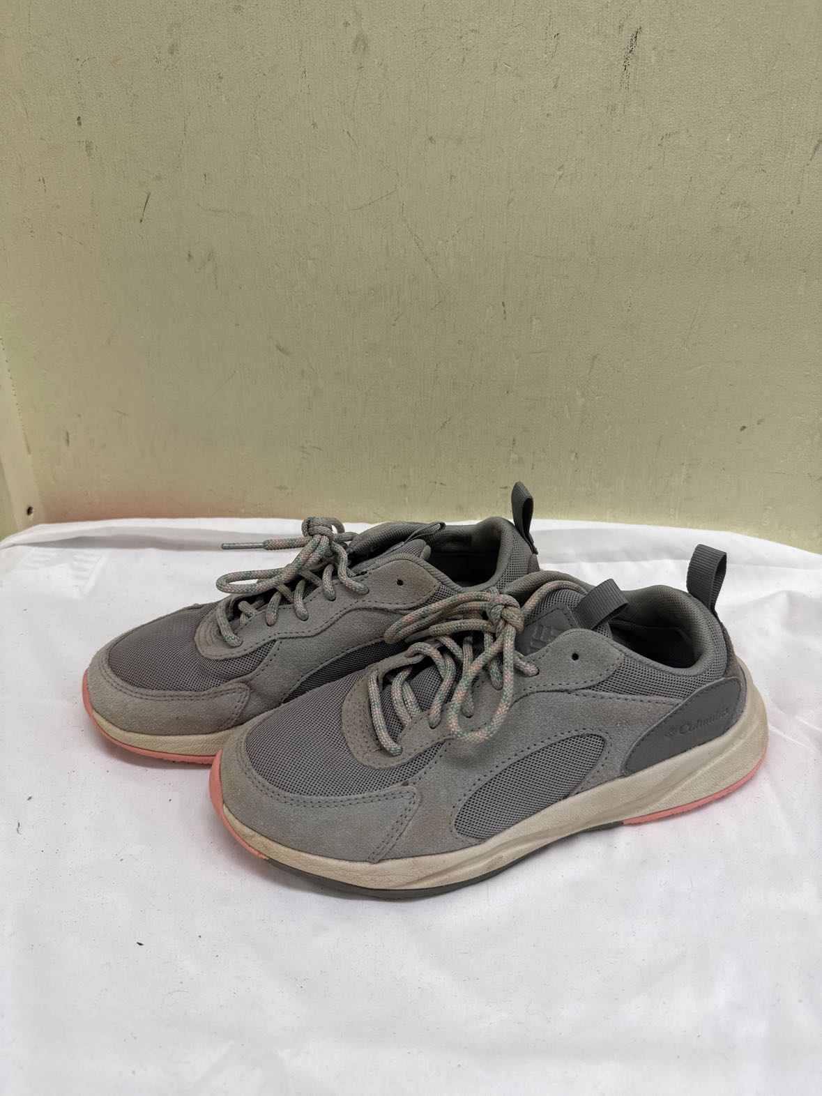 Columbia Women's Size 7 Gray Sneakers Shoes