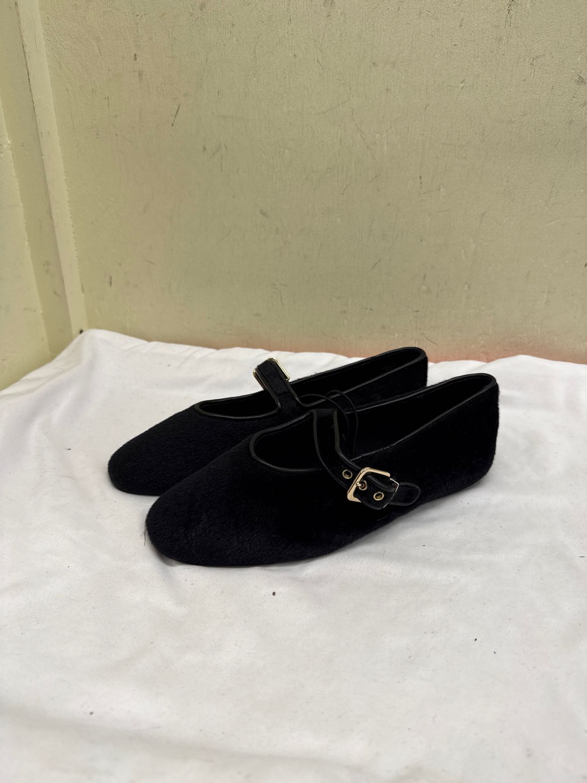 H&M Women's Size 37 = 6-1/2 Black Flats Shoes