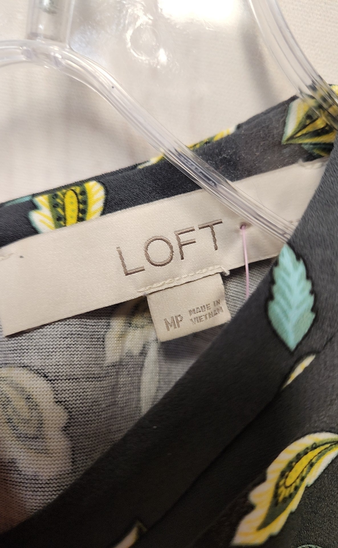 Loft Women's Size M Petite Gray Sleeveless Top