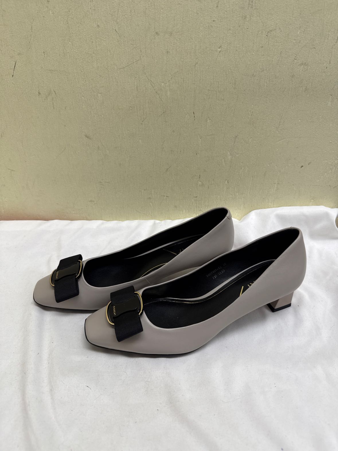 Kiss Cat Women's Size 37 = 6-1/2 Gray Pumps Shoes