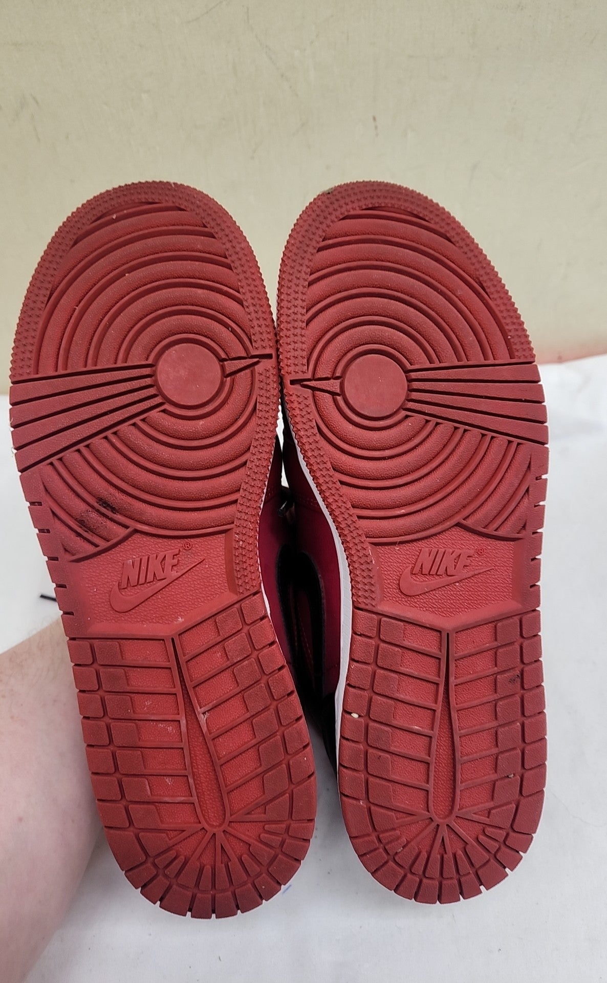 Air Jordan by Nike Boy's Size 6 Red & Black Sneakers Jordan 1 Mid Reverse Bred