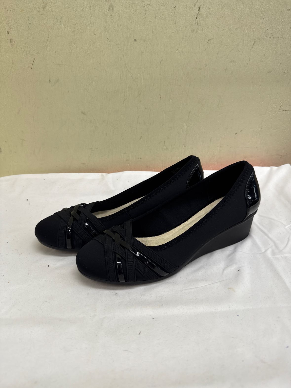 Cliffs Women's Size 8 Black Pumps