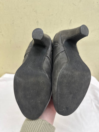 Madden girl Women's Size 7-1/2 Gray Boots Shoes