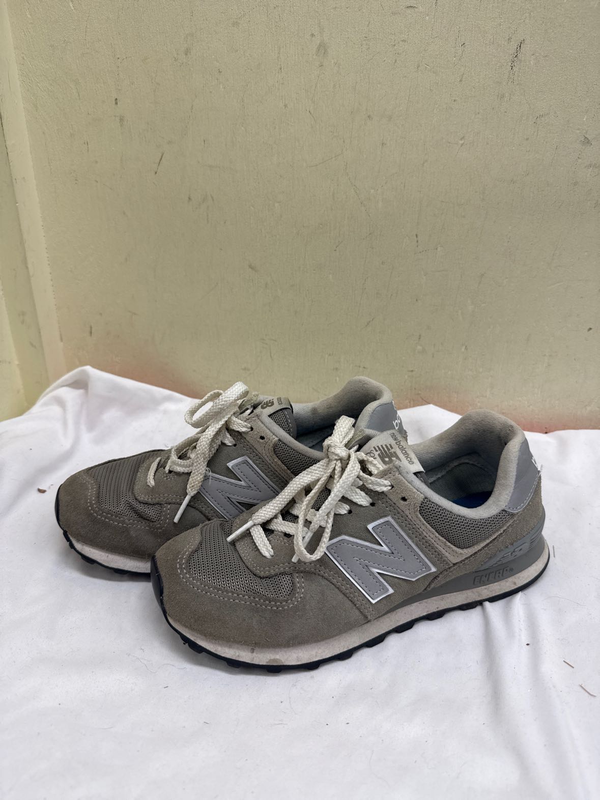 New Balance Women's Size 7-1/2 Gray Sneakers Shoes