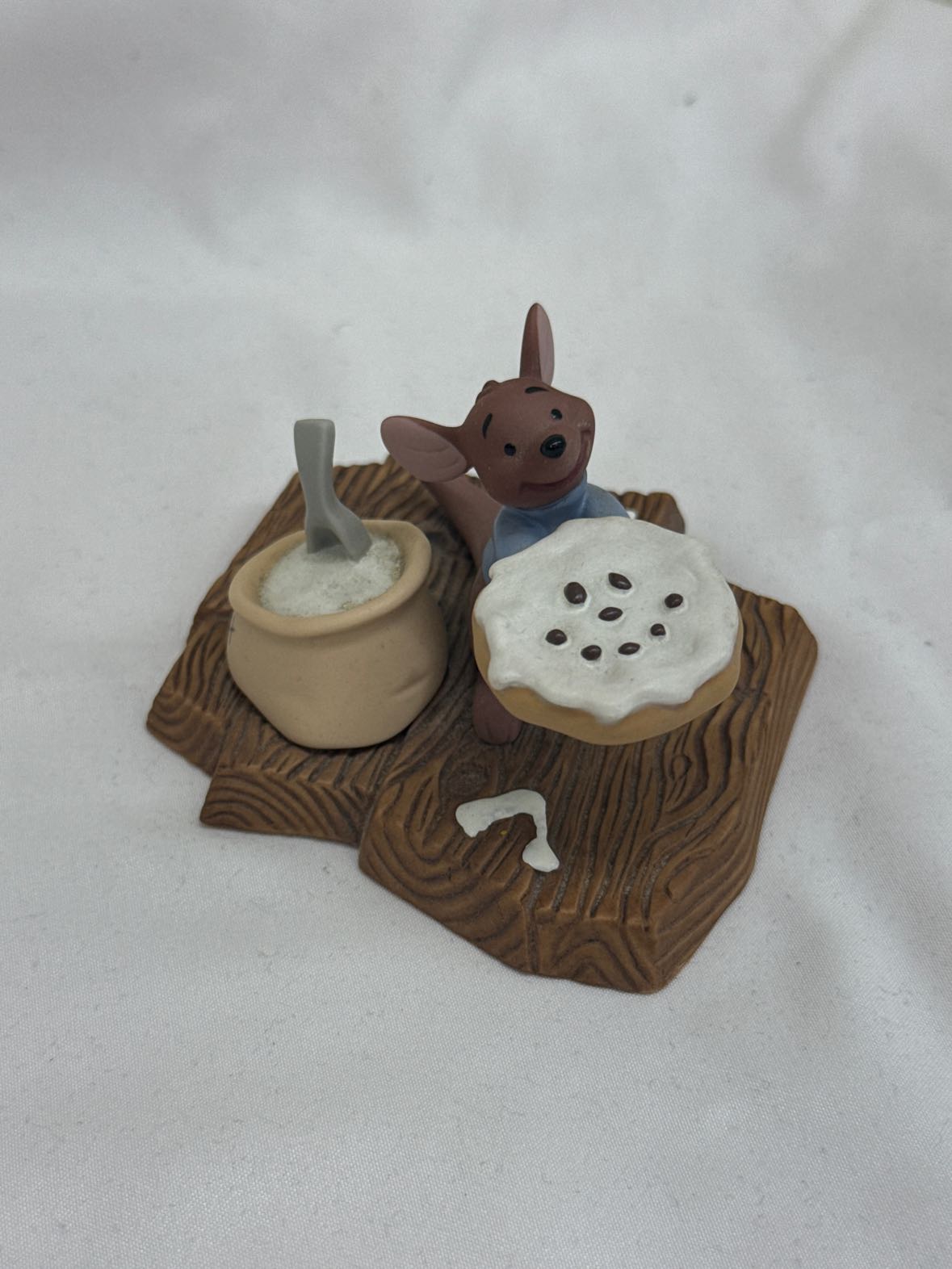 Disney Pooh & Friends Extra Bit of Love Figurine