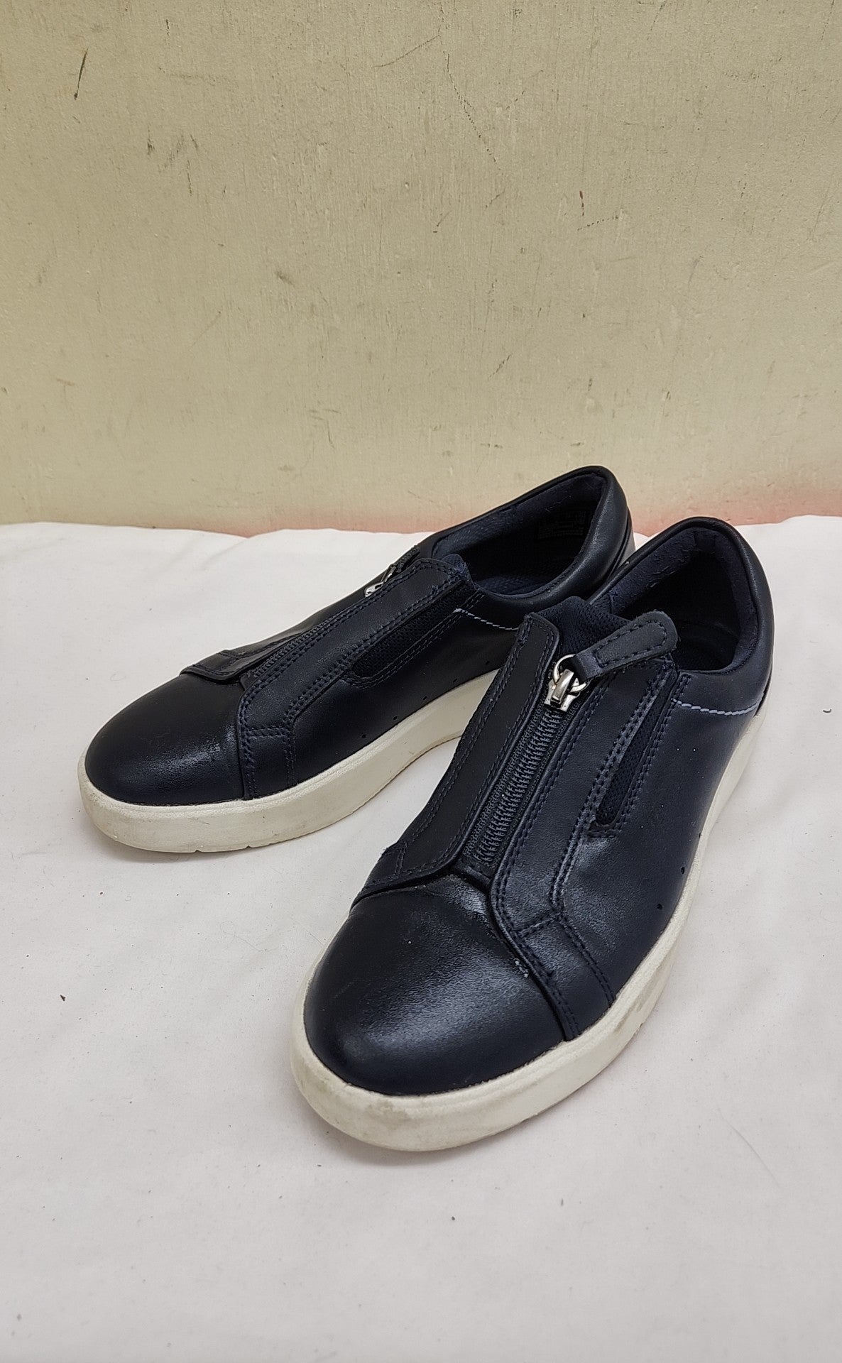 Clarks Women's Size 7-1/2 Navy Sneakers Shoes