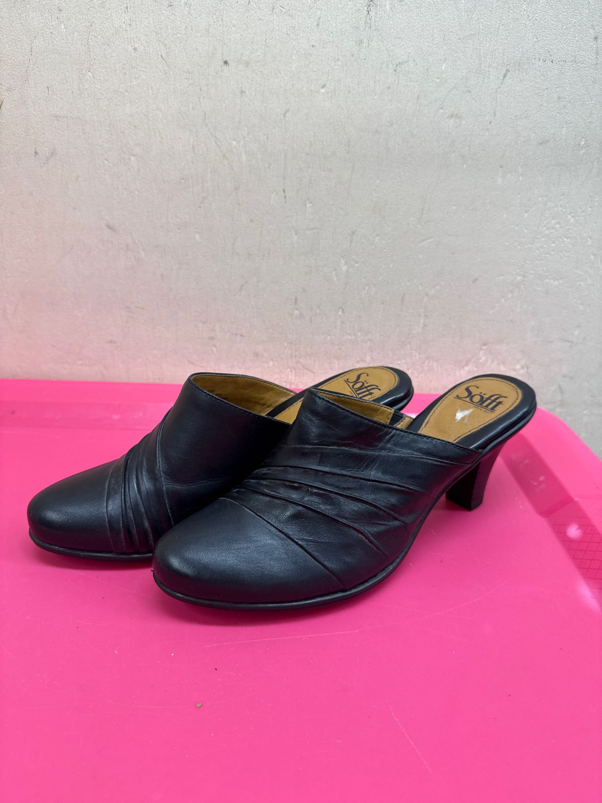 Sofft Women's Size 8-1/2 Black Leather Pumps