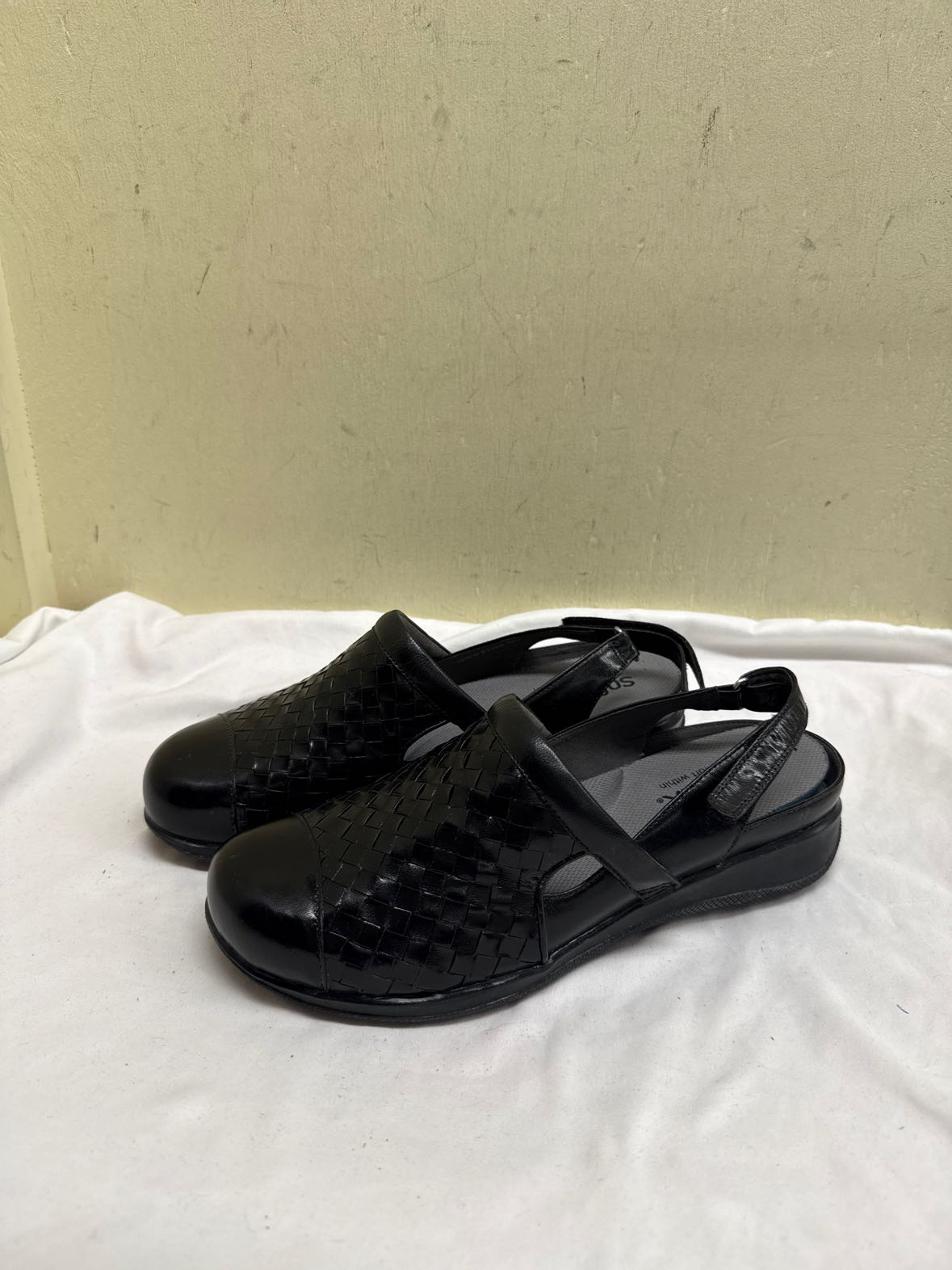 Softwalk Women's Size 10 Black Clogs Shoes