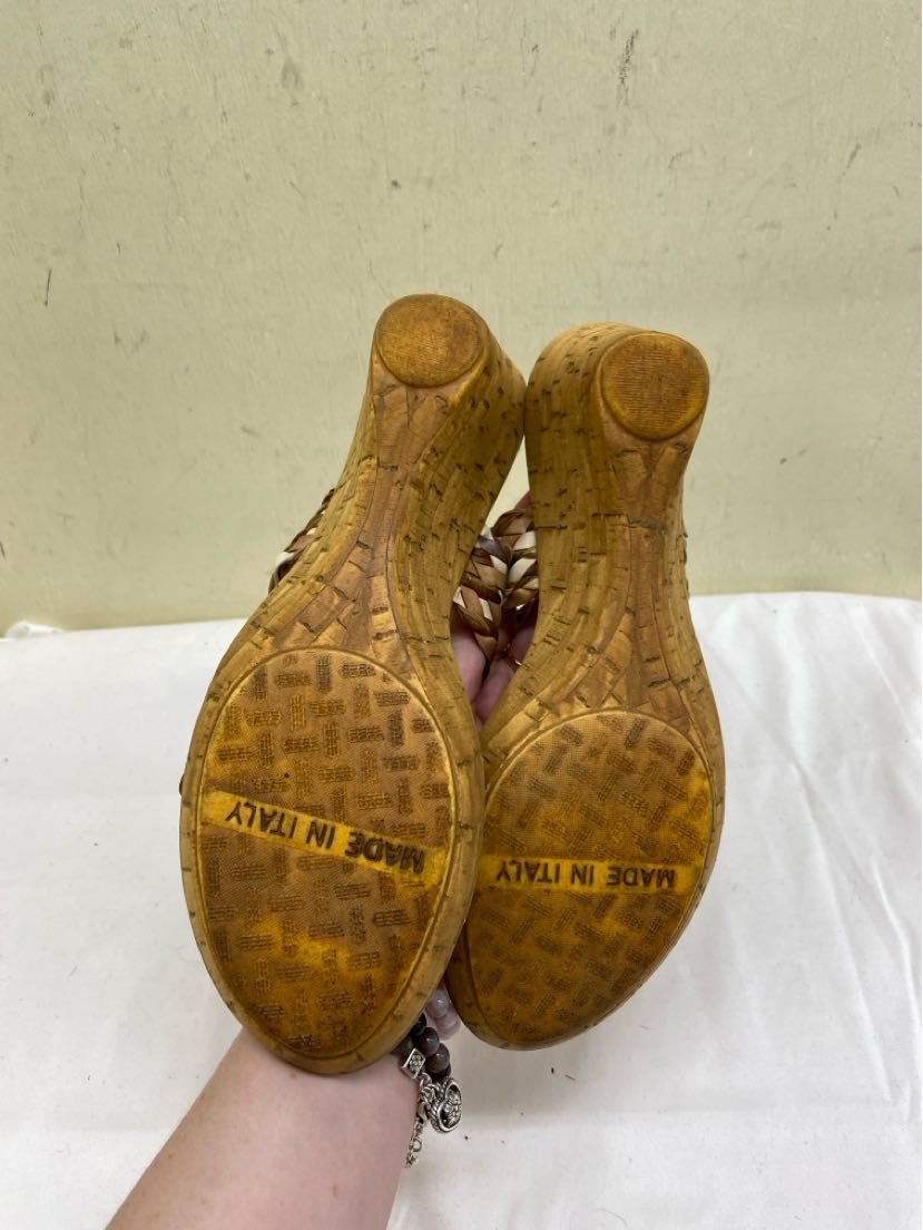 Italian Shoemakers Women's Size 9 Tan Sandals