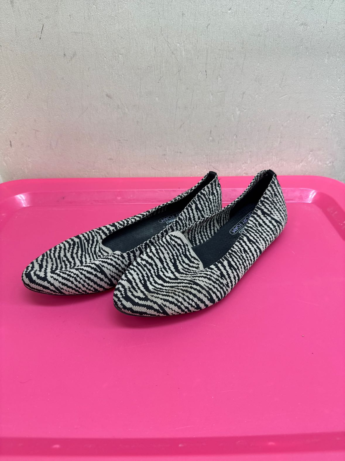 Skechers Women's Size 9-1/2 Animal Print Flats