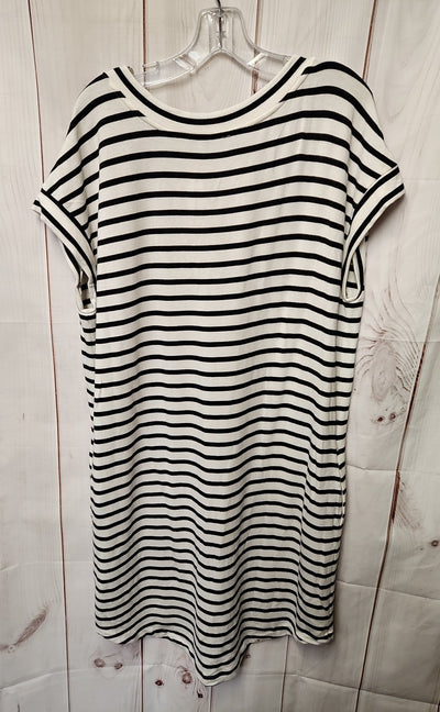 Athleta Women's Size XL White & Black Stripe Dress