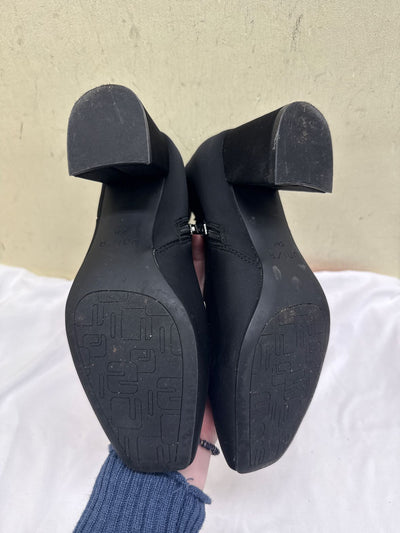 Unisa Women's Size 6-1/2 Black Boots Shoes