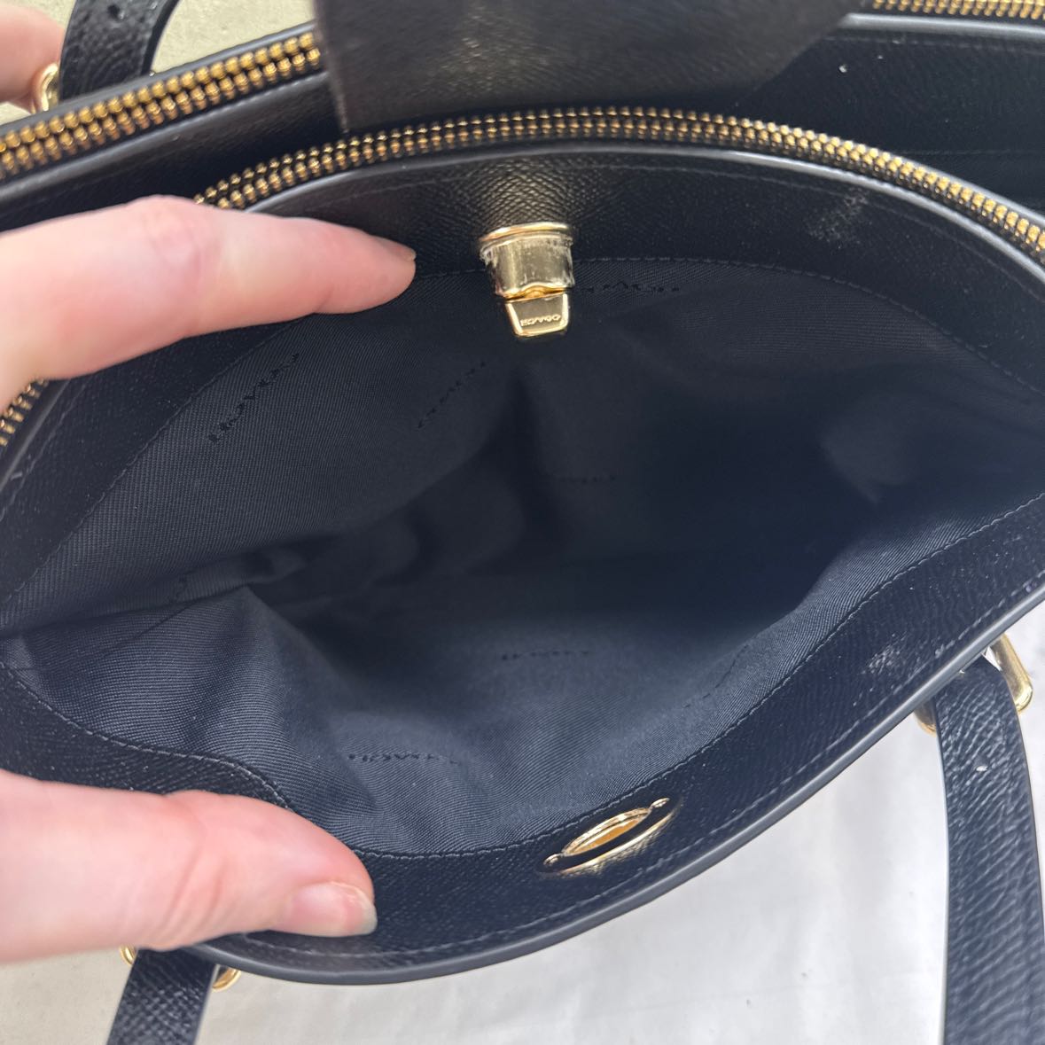 Coach 55679 Turnlock Carryall Black Leather Purse Bag