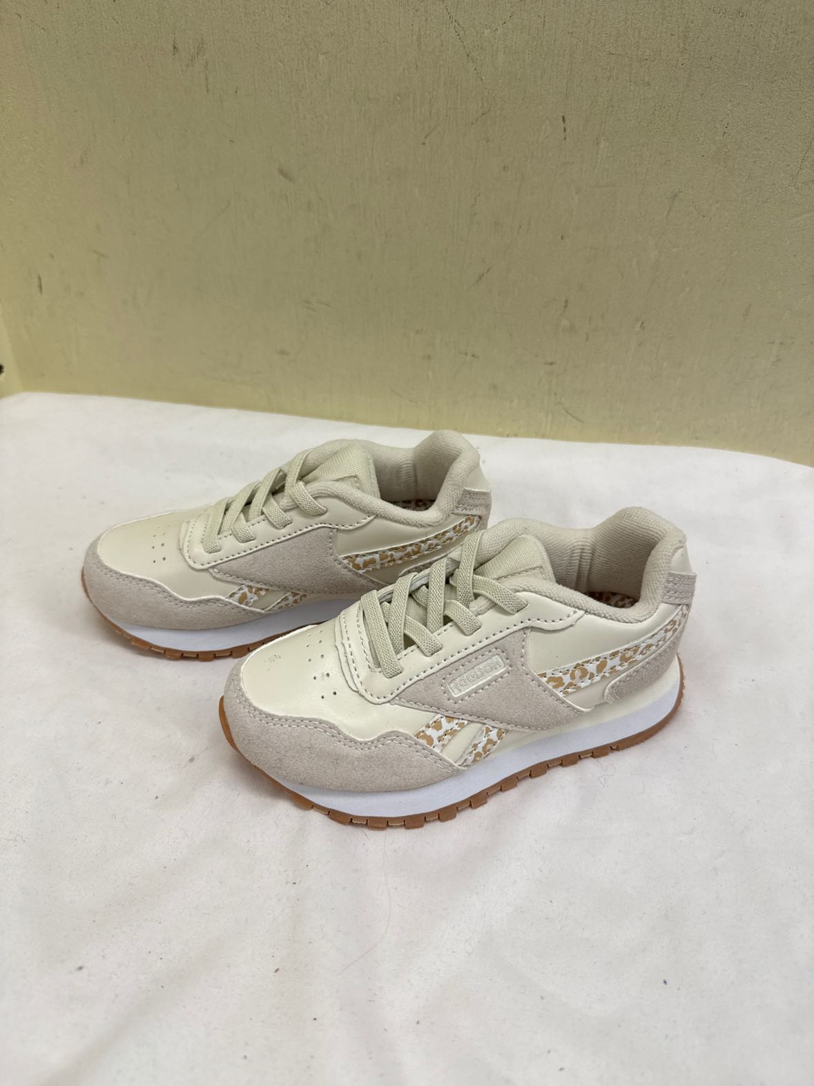 Reebok Girl's Size 9 White Shoes