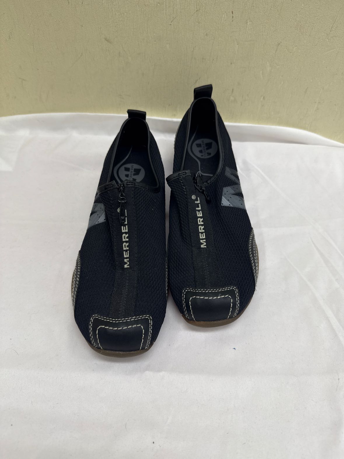 Merrell Women's Size 7-1/2 Black Flats