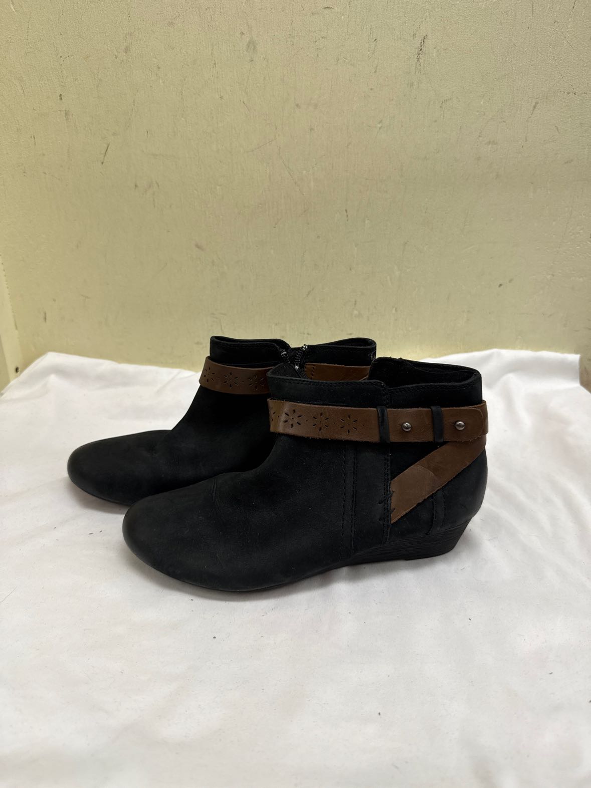 Rockport Women's Size 6 Black Boots Shoes