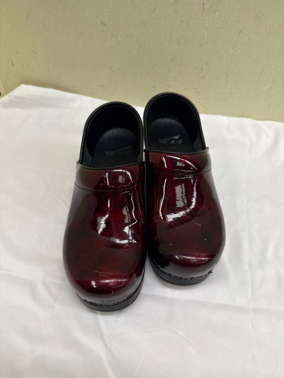 Dansko Women's Size 37 = 6-1/2 Red Clogs Shoes