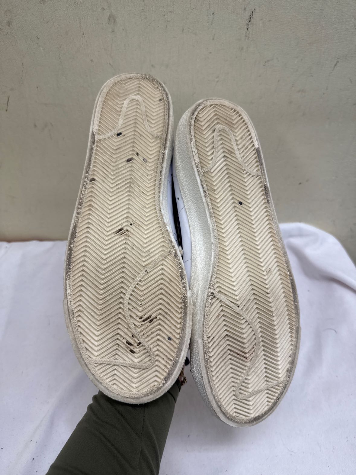 Nike Women's Size 8 White Sneakers Shoes