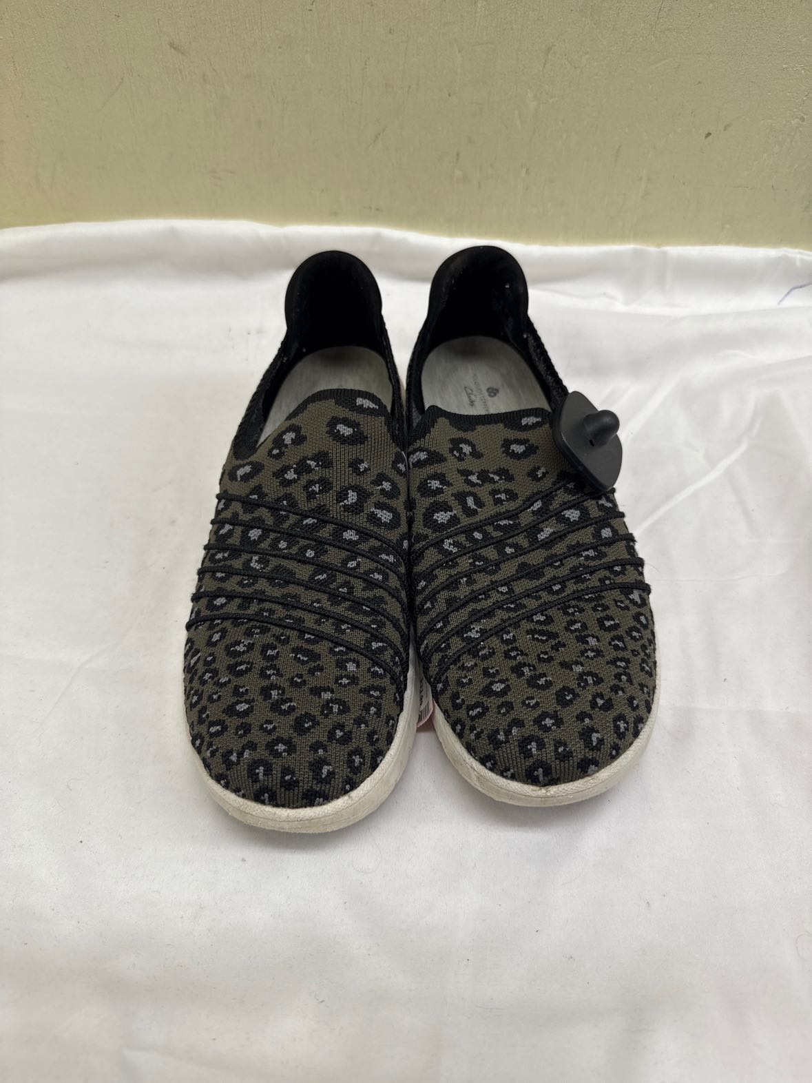 Clarks Women's Size 9-1/2 Green Animal Print Flats Shoes