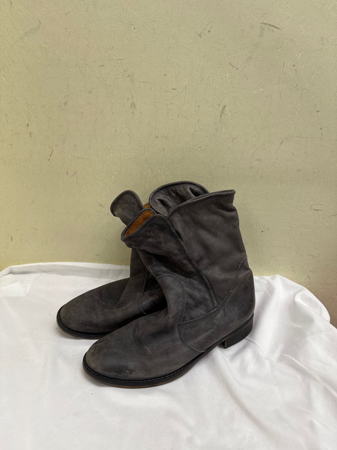 Sixty Seven Women's Size 38 = 7-1/2 Gray Boots Shoes