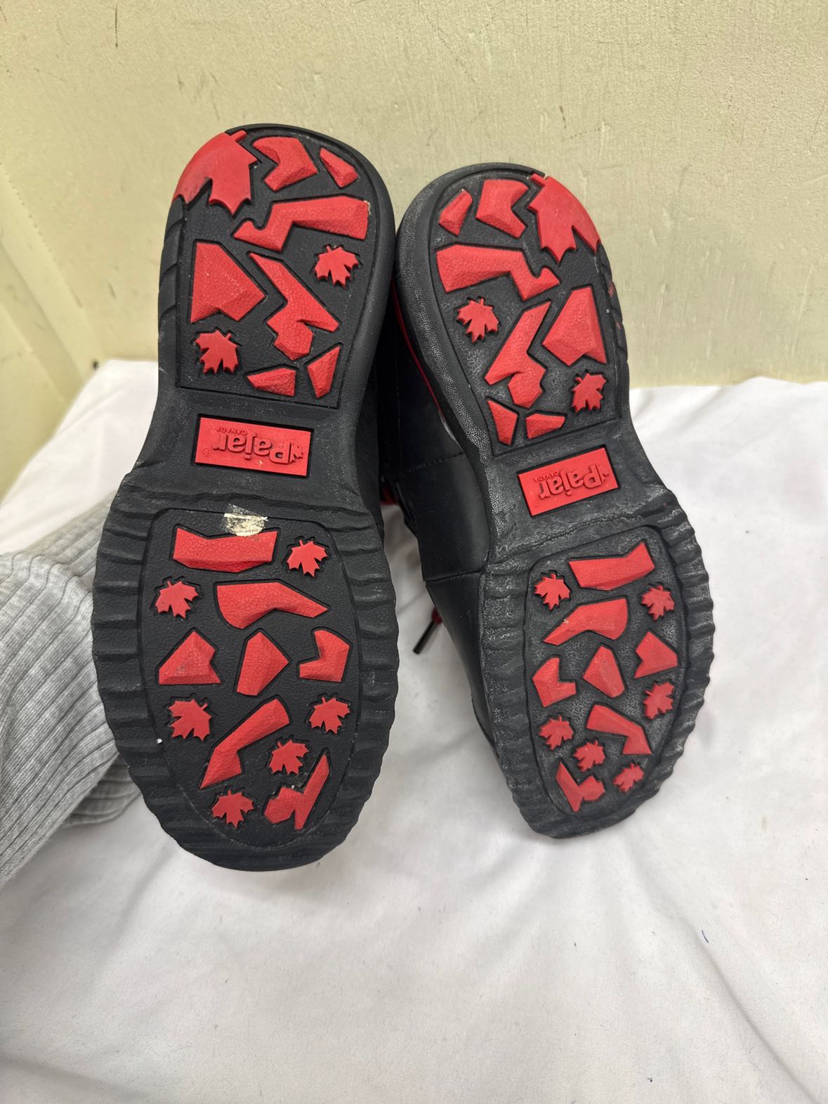 Pajar Women's Size 7 Black Boots Shoes