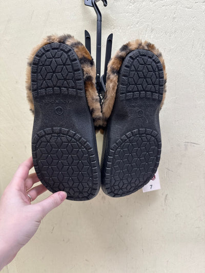 NWT Secret Treasures Women's Size 7 Black Slippers