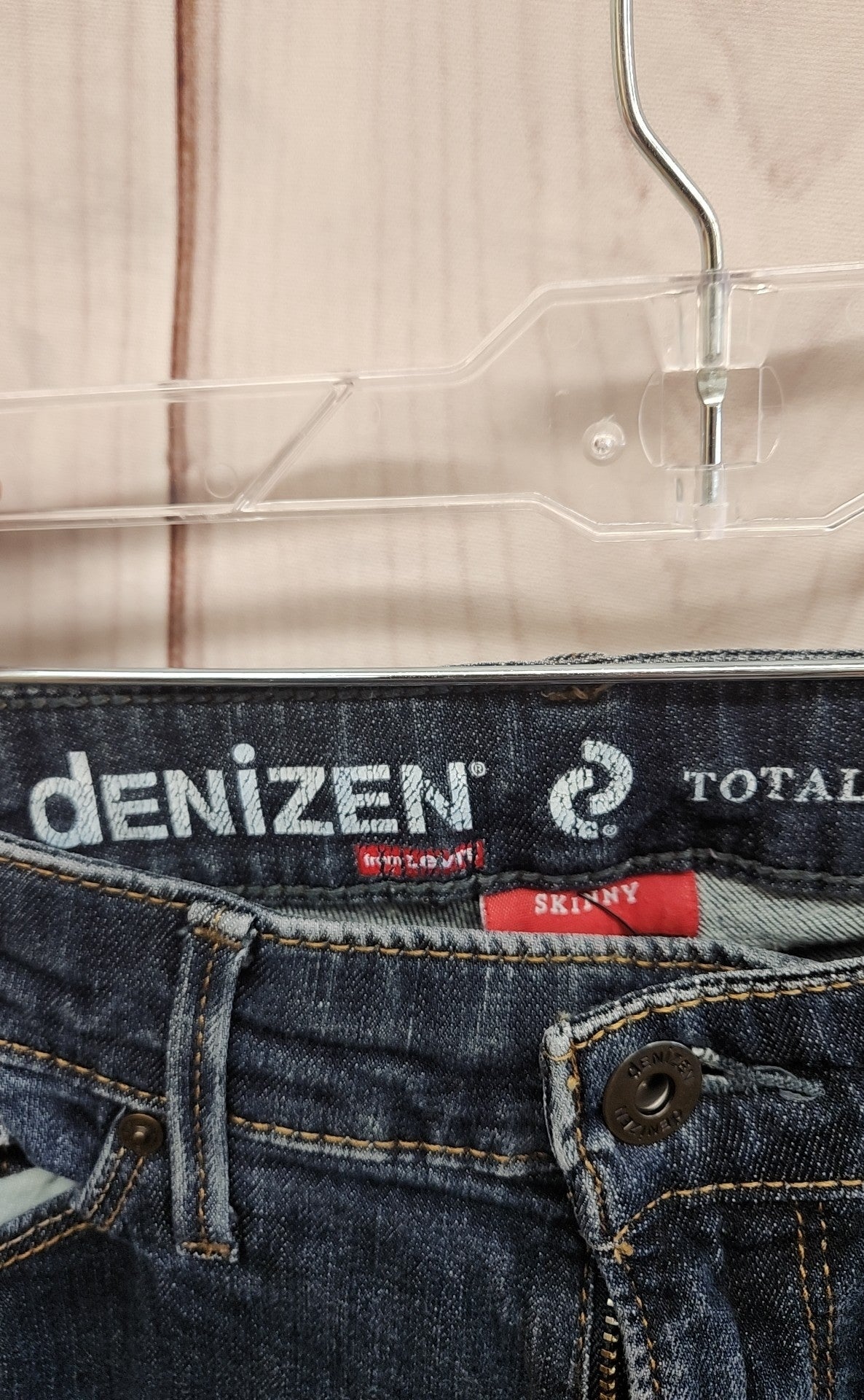 Denizen Levis Women's Size 28 (5-6) Skionny Blue Jeans