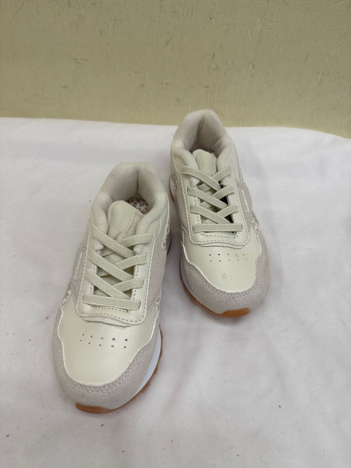 Reebok Girl's Size 9 White Shoes