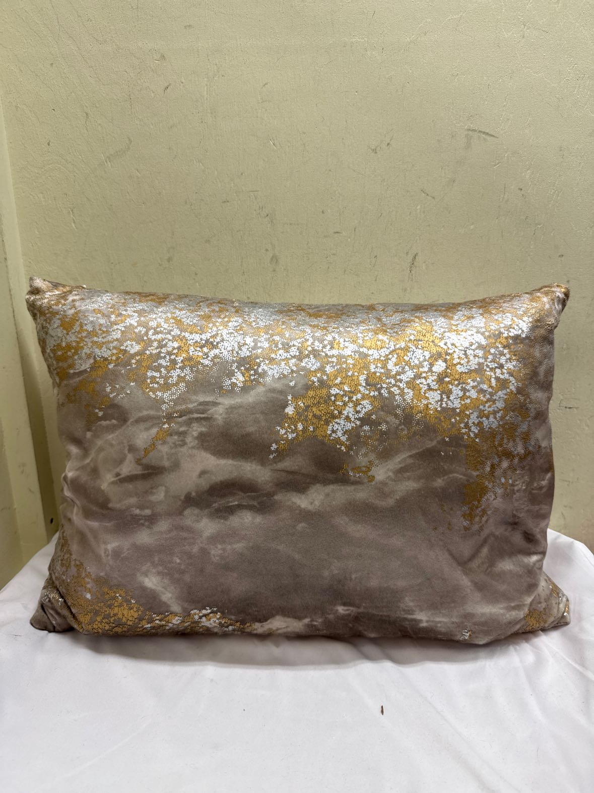 Silver Pillow