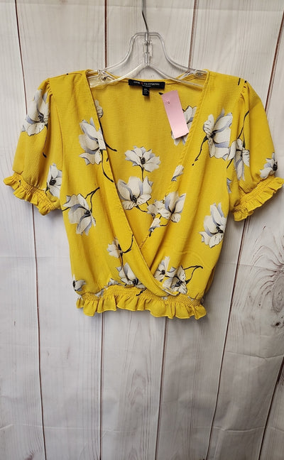 One Clothing Women's Size M Yellow Floral Short Sleeve Top