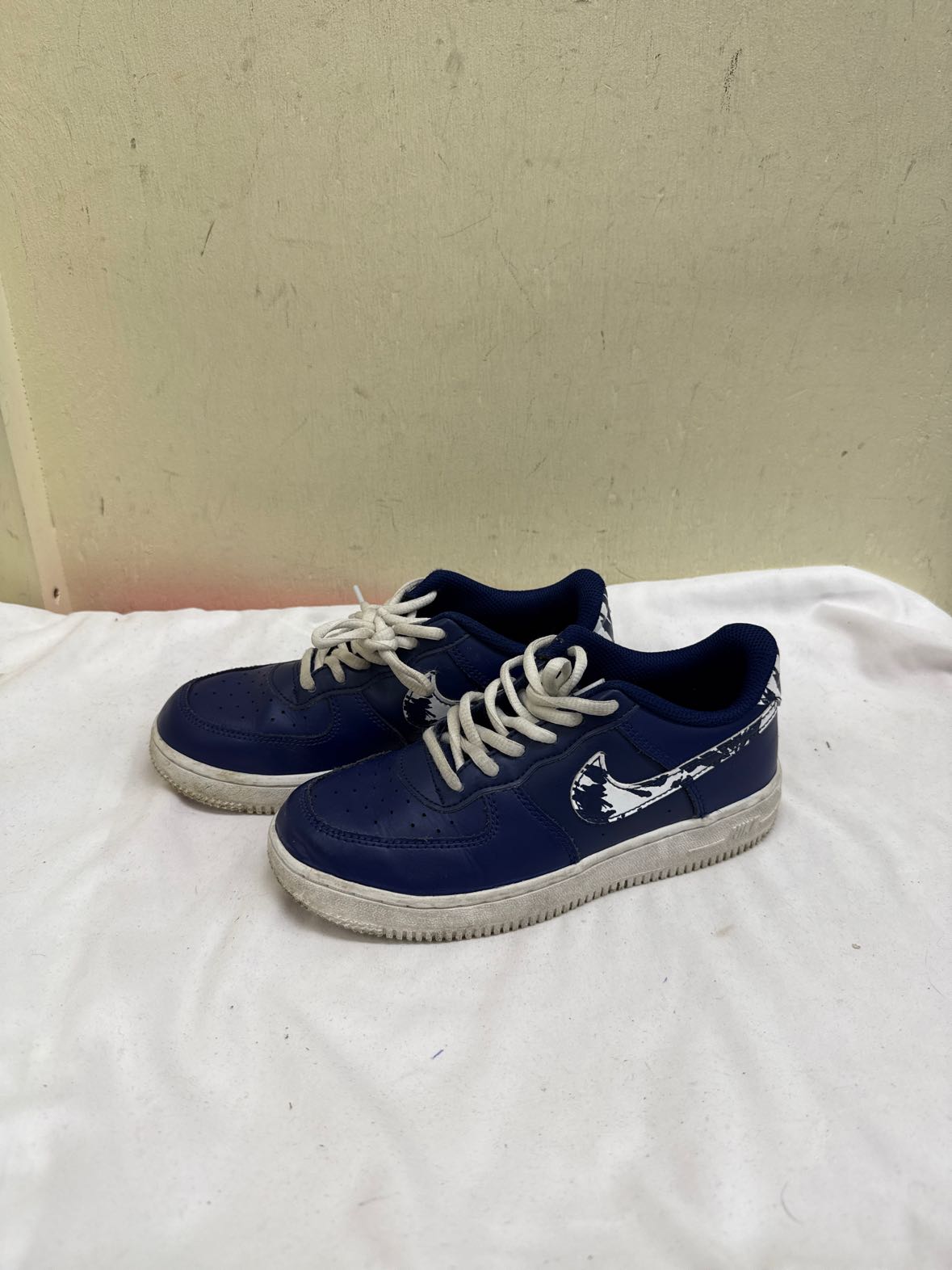 Nike Boy's Size 3 Blue Shoes