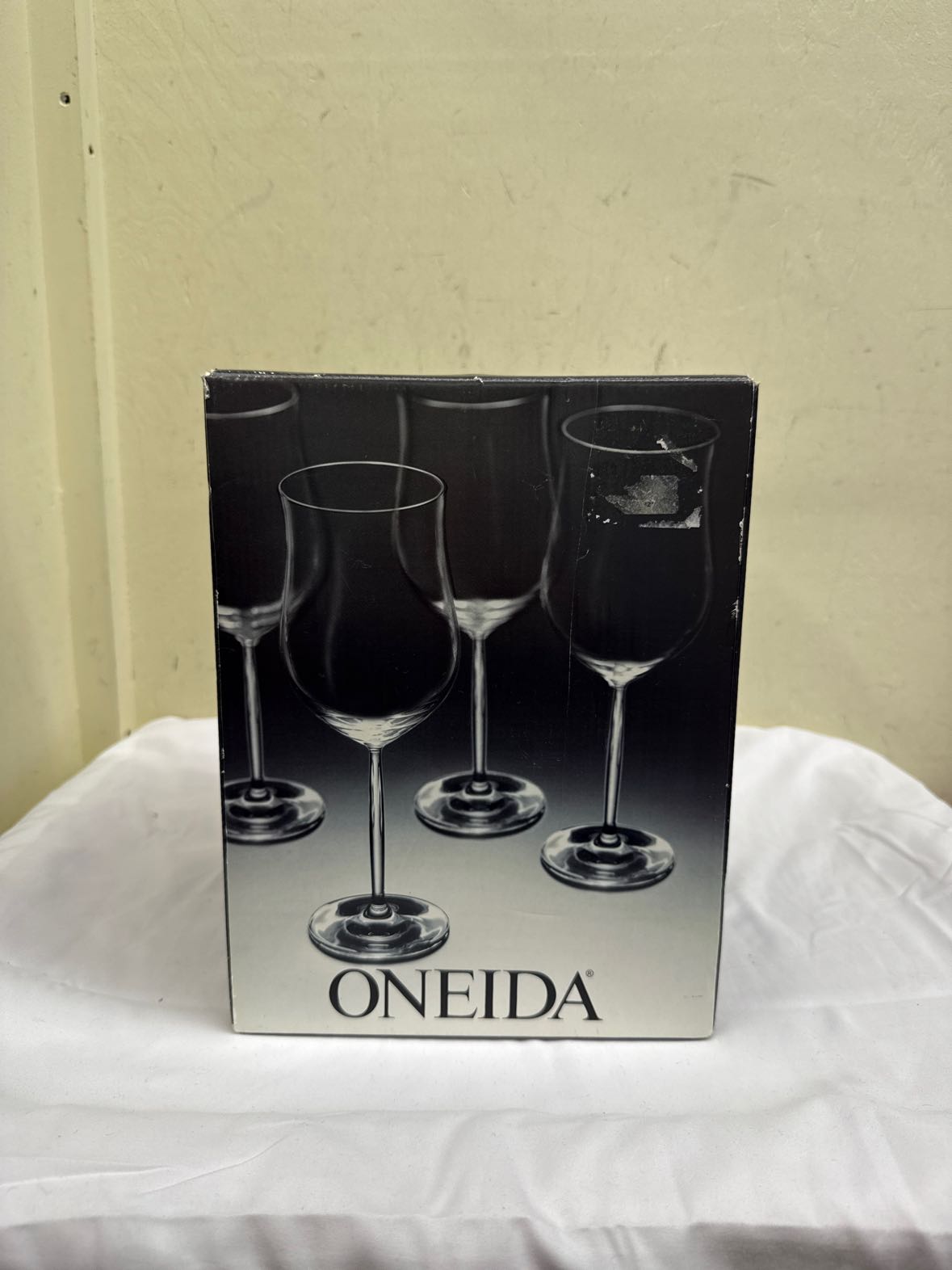 NIB 4PCS Oneida Oversized Wine Glasses