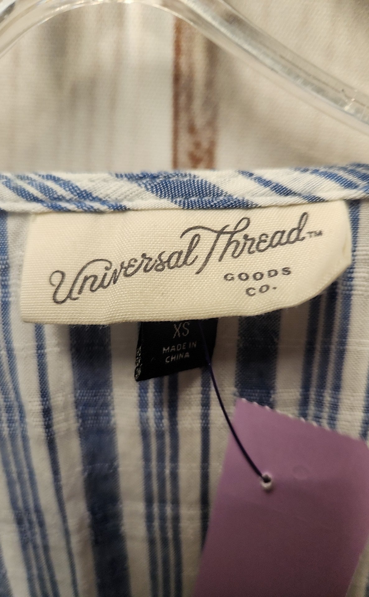 Universal Thread Women's Size XS White & Blue Short Sleeve Top