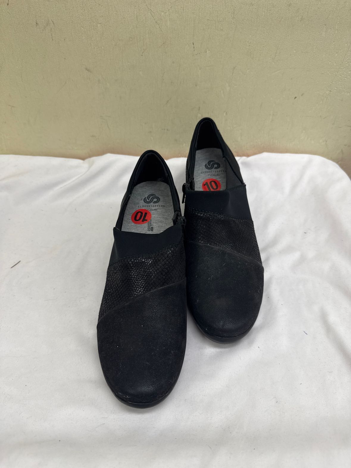 Clarks Women's Size 10 Black Pumps Shoes