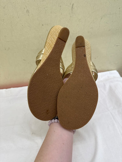 Lilly Pulitzer Women's Size 8 Gold Sandals